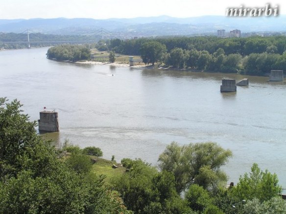 024. Novi Sad i Karlovci (oktobar 2007.) - Ostaci Žeželjevog mosta - blog „Putujte sa MirArbi“