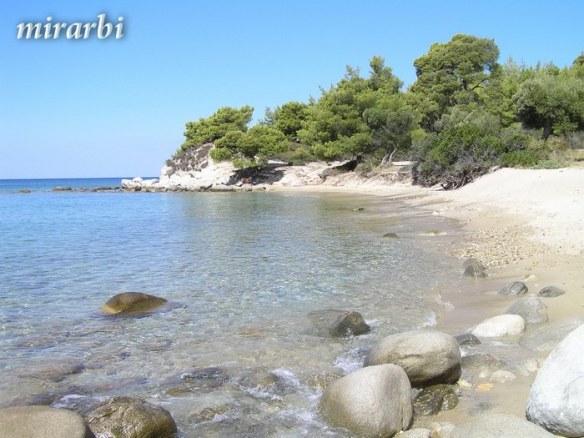 038. Boje i oblici Sitonije (2009. i 2010.) - Uvala u blizini plaže Kalogria - blog „Putujte sa MirArbi“