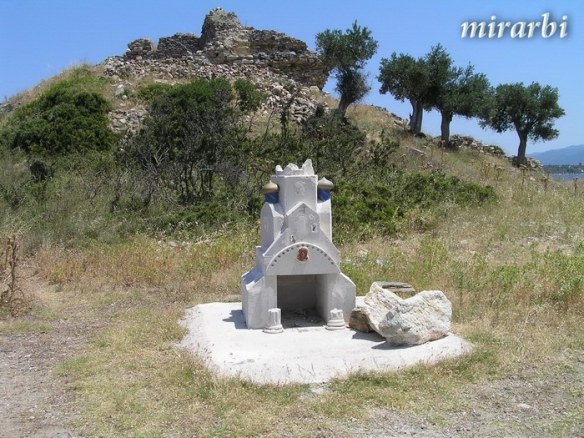 005. Sitonija (jul 2012.) - Spomenik i tvrđava iznad Trani Amude - blog „Putujte sa MirArbi“