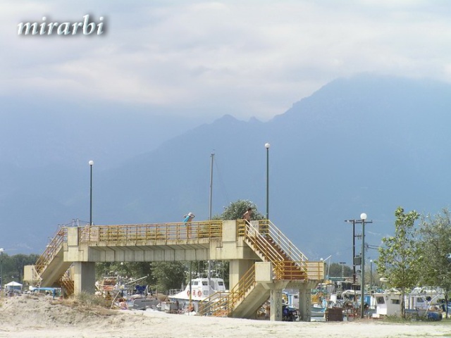 015. Paralija i Katerini (avgust 2004.) - Ribarska luka i Olimp u pozadini - blog „Putujte sa MirArbi“