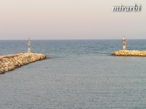 022. Paralija i Katerini (avgust 2004.) - Ulaz u ribarsku luku - blog „Putujte sa MirArbi“