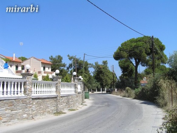 011. Šetnja kroz Vurvuru (2009. i 2010.) - Put ispred hotela „Diaporos“ - blog „Putujte sa MirArbi“