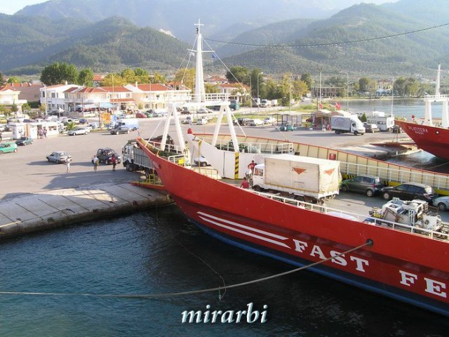 Slika (Tasos - trajekt - Limenas - iskrcavanje) sa stranice „Tasos - Plovidba trajektom“ na blogu „Putujte sa MirArbi“.