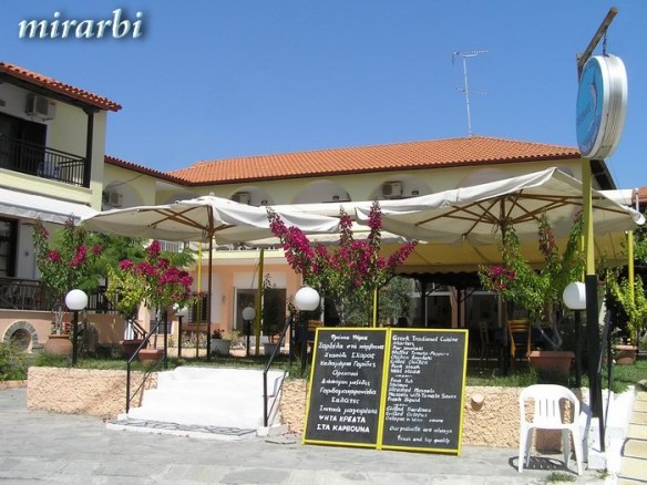 019. Ormos Panagias (jul 2014.) - Bašta riblje taverne „Osteria del porto“ - blog „Putujte sa MirArbi“