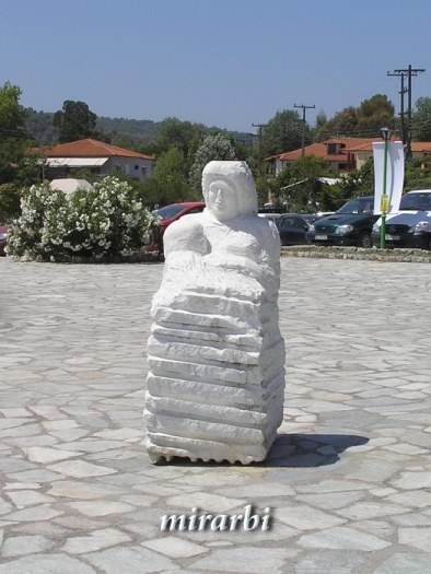 028. Ormos Panagias (jul 2014.) - Skulptura na centralnom platou - blog „Putujte sa MirArbi“