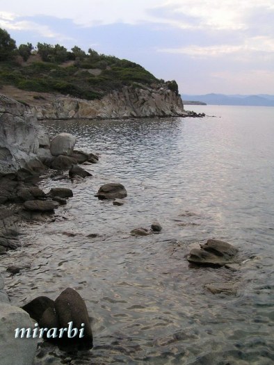 069. Ormos Panagias (jul 2014.) - Naša „plaža“ u suton - blog „Putujte sa MirArbi“