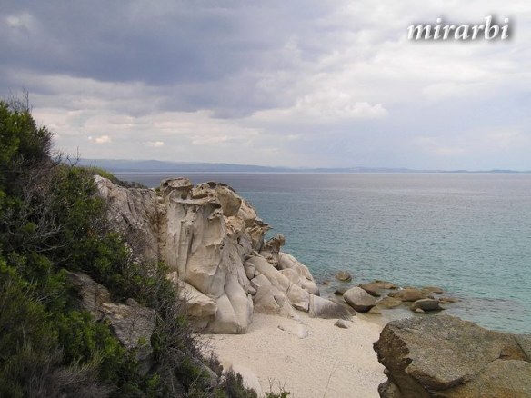 023. Boje i oblici Sitonije (jul 2014.) - Plaža Fava neposredno pre kiše - blog „Putujte sa MirArbi“