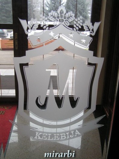 007. Vila „Majur“ Kelebija (decembar 2016.) - Logo vile na ulaznim vratima - blog „Putujte sa MirArbi“